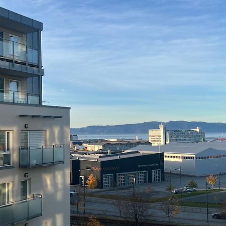 Modern And Central Apartment - Solsiden Trondheim - Up To 6 People エクステリア 写真